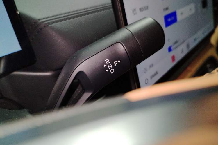 Used Geely Galaxy A7 2025 Model EM-i 150km Starship Edition Gear Lever