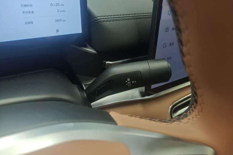 Used Geely Galaxy A7 2025 Model EM-i 150km Starship Edition Gear Lever