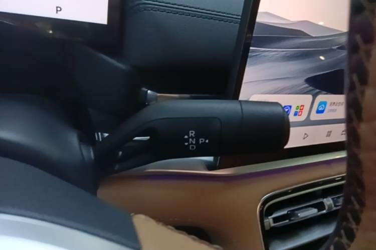 Used Geely Galaxy A7 2025 Model EM-i 150km Starship Edition Gear Lever