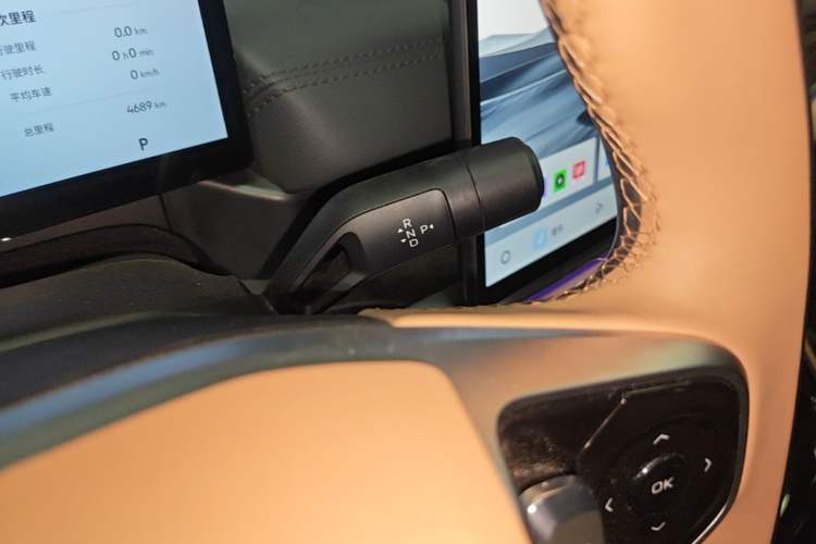 Used Geely Galaxy A7 2025 Model EM-i 150km Starship Edition Gear Lever