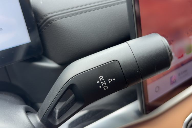 Used Geely Galaxy A7 2025 Model EM-i 150km Starship Edition Gear Lever