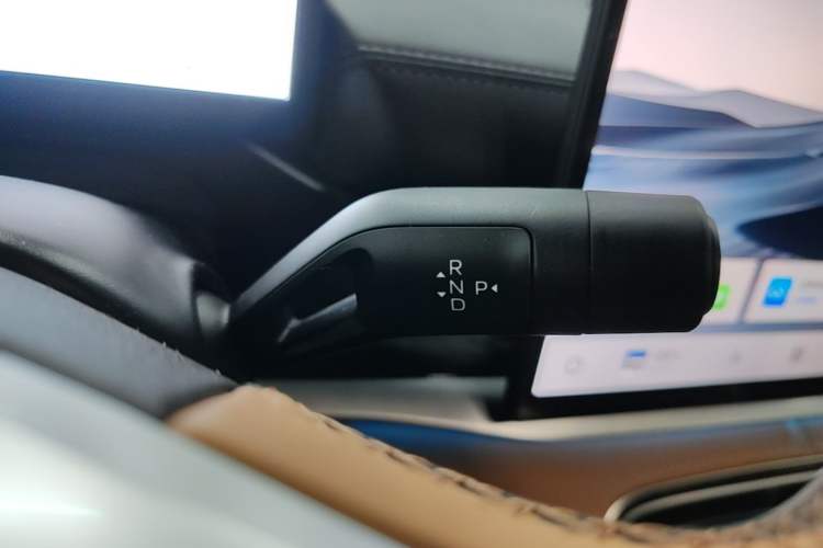 Used Geely Galaxy A7 2025 Model EM-i 150km Starship Edition Gear Lever