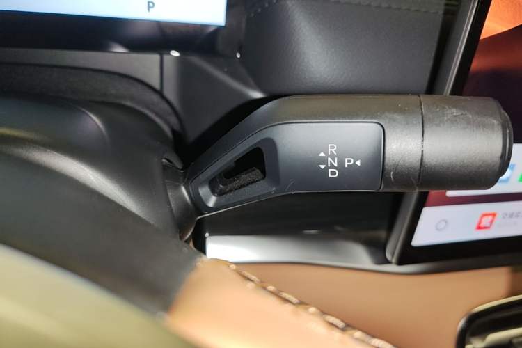 Used Geely Galaxy A7 2025 Model EM-i 150km Starship Edition Gear Lever