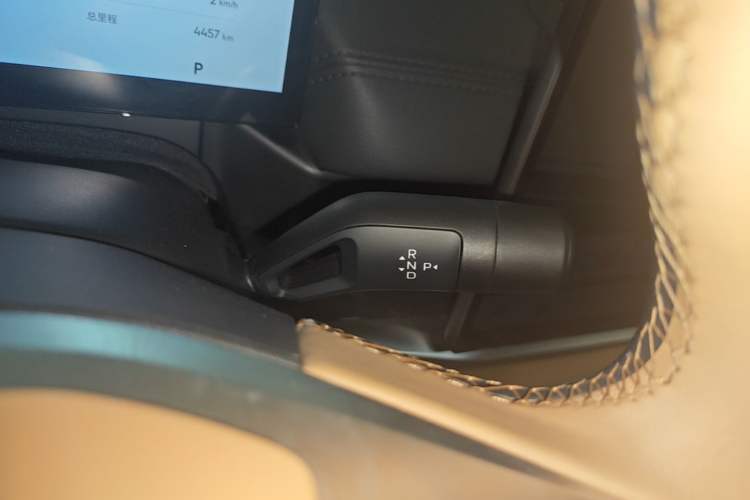 Used Geely Galaxy A7 2025 Model EM-i 150km Starship Edition Gear Lever