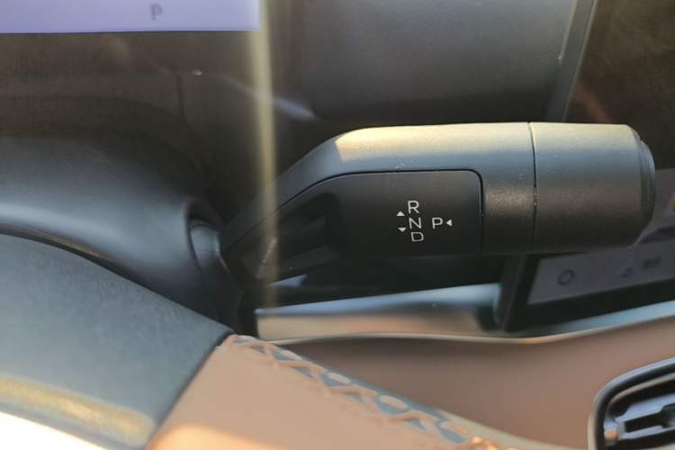 Used Geely Galaxy A7 2025 Model EM-i 150km Starship Edition Gear Lever