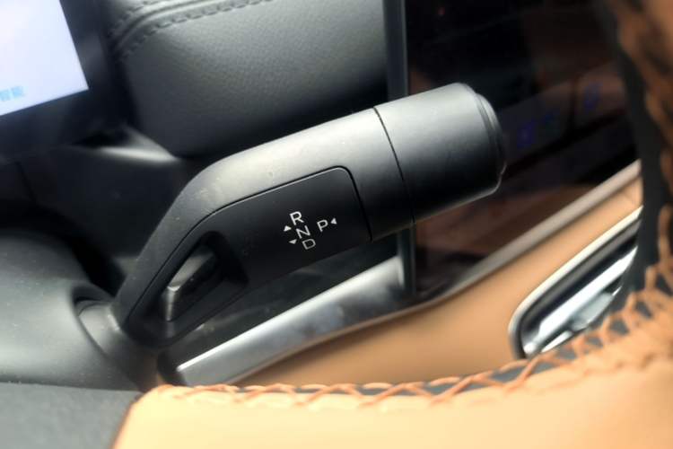 Used Geely Galaxy A7 2025 Model EM-i 150km Starship Edition Gear Lever