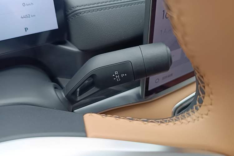 Used Geely Galaxy A7 2025 Model EM-i 150km Starship Edition Gear Lever
