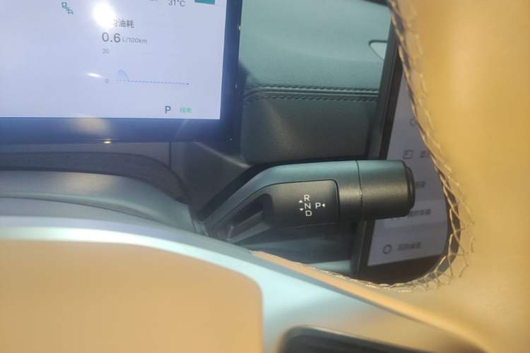 Used Geely Galaxy A7 2025 Model EM-i 150km Starship Edition Gear Lever