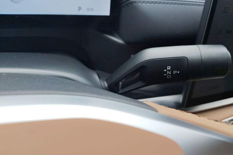 Used Geely Galaxy A7 2025 Model EM-i 150km Starship Edition Gear Lever