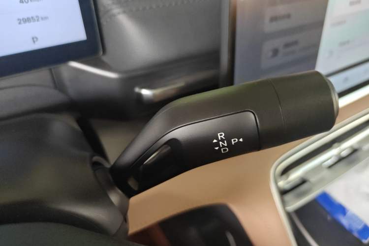 Used Geely Galaxy A7 2025 Model EM-i 70km Launch Edition Gear Lever
