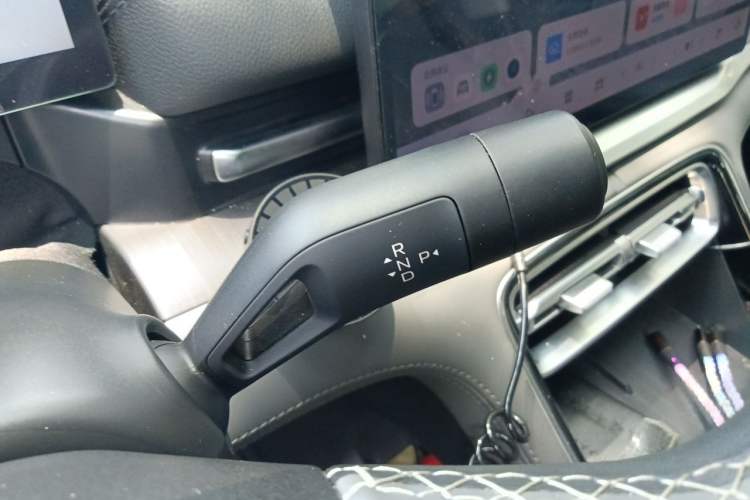 Used Geely Galaxy A7 2025 Model EM-i 70km Luxury Edition Gear Lever