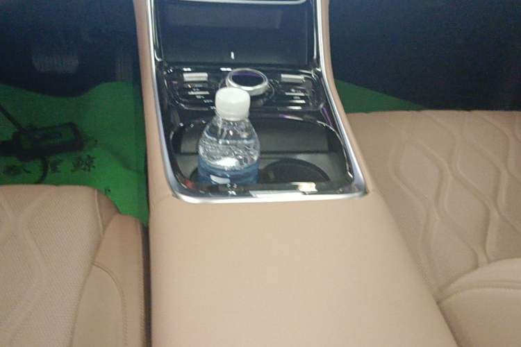 Used Geely Galaxy A7 2025 Model EM-i 150km Starship Edition Gear Lever