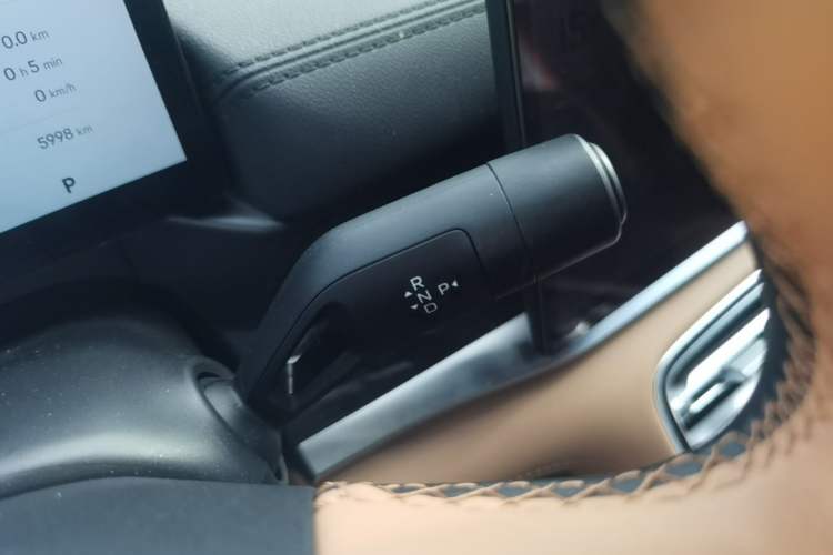 Used Geely Galaxy A7 2025 Model EM-i 150km Starship Edition Gear Lever