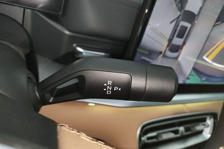 Used Geely Galaxy A7 2025 Model EM-i 150km Prestige Edition Gear Lever