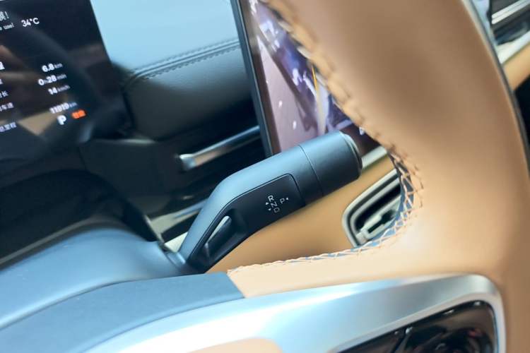 Used Geely Galaxy A7 2025 Model EM-i 150km Starship Edition Gear Lever