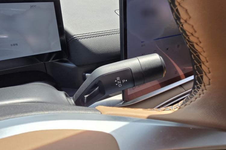 Used Geely Galaxy A7 2025 Model EM-i 150km Starship Edition Gear Lever