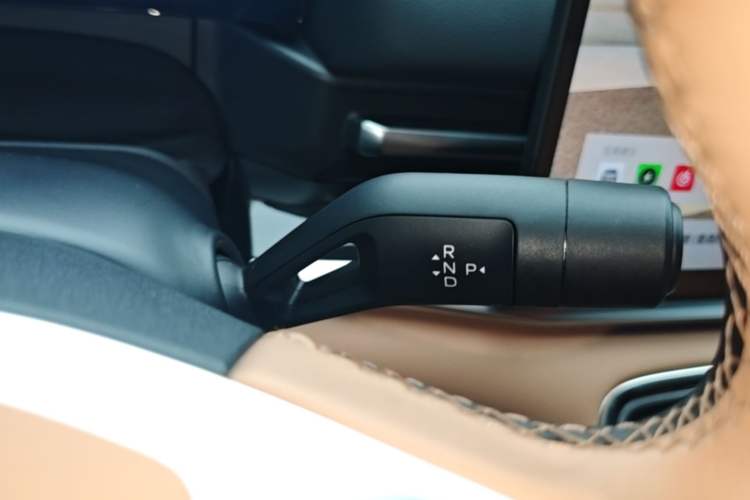 Used Geely Galaxy A7 2025 Model EM-i 150km Starship Edition Gear Lever