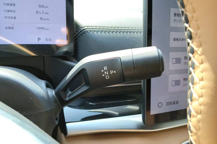 Used Geely Galaxy A7 2025 Model EM-i 150km Starship Edition Gear Lever