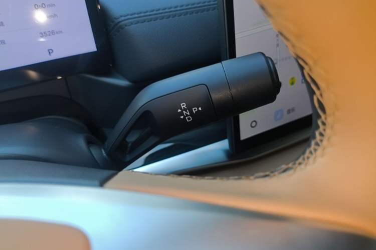 Used Geely Galaxy A7 2025 Model EM-i 150km Starship Edition Gear Lever