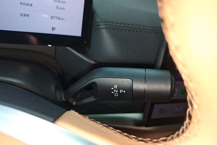 Used Geely Galaxy A7 2025 Model EM-i 150km Starship Edition Gear Lever