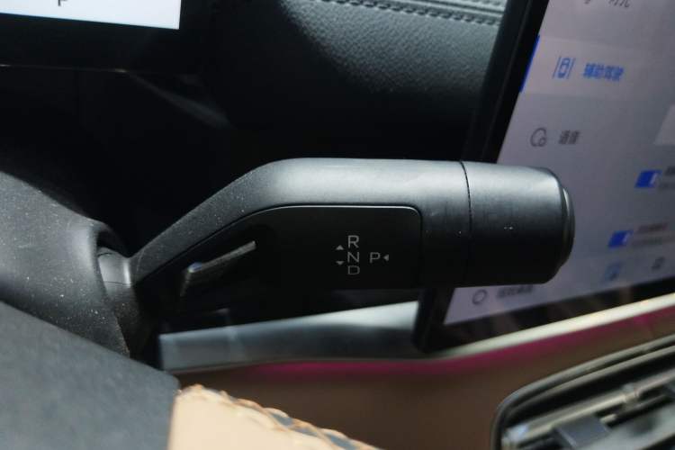 Used Geely Galaxy A7 2025 Model EM-i 150km Starship Edition Gear Lever
