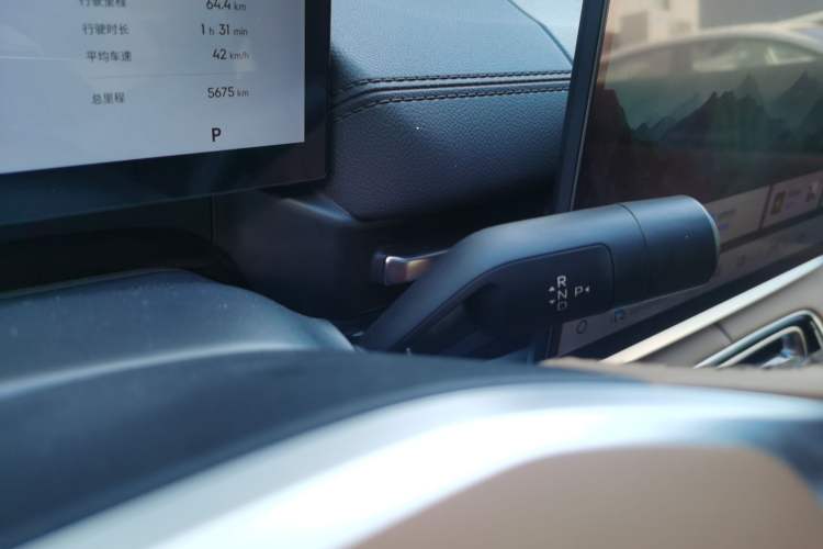 Used Geely Galaxy A7 2025 Model EM-i 150km Starship Edition Gear Lever