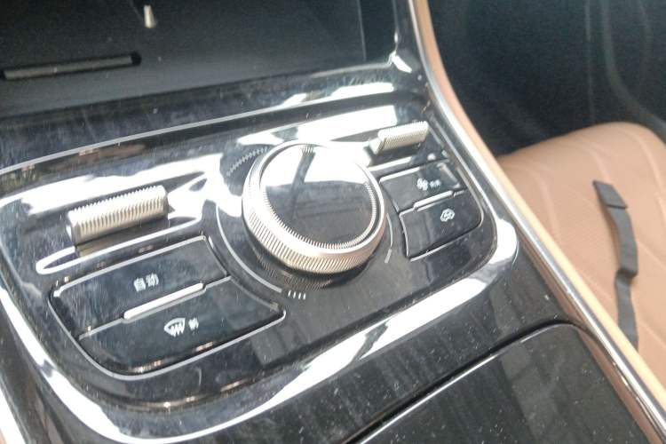 Used Geely Galaxy A7 2025 Model EM-i 150km Starship Edition Gear Lever