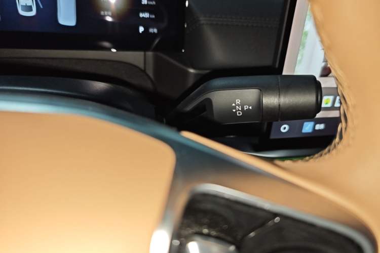 Used Geely Galaxy A7 2025 Model EM-i 150km Starship Edition Gear Lever
