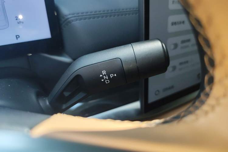 Used Geely Galaxy A7 2025 Model EM-i 150km Starship Edition Gear Lever