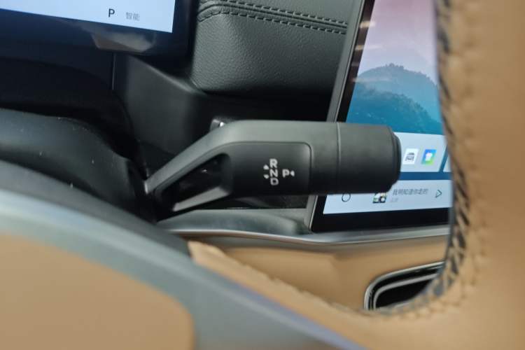 Used Geely Galaxy A7 2025 Model EM-i 150km Starship Edition Gear Lever
