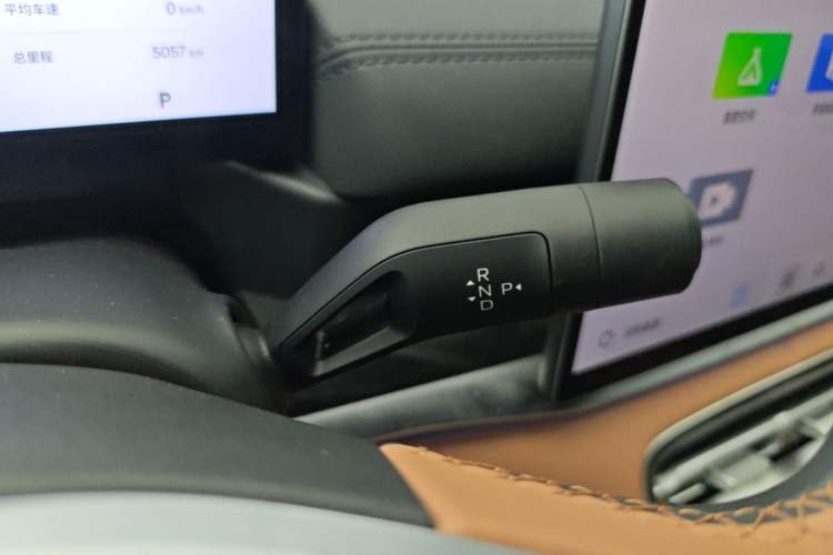 Used Geely Galaxy A7 2025 Model EM-i 150km Starship Edition Gear Lever