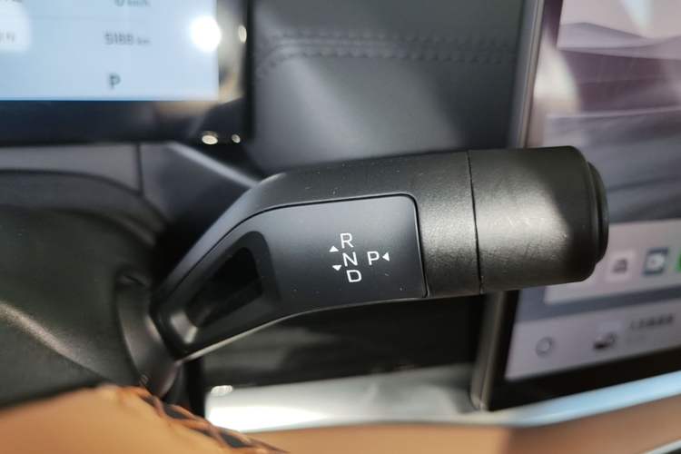Used Geely Galaxy A7 2025 Model EM-i 150km Starship Edition Gear Lever