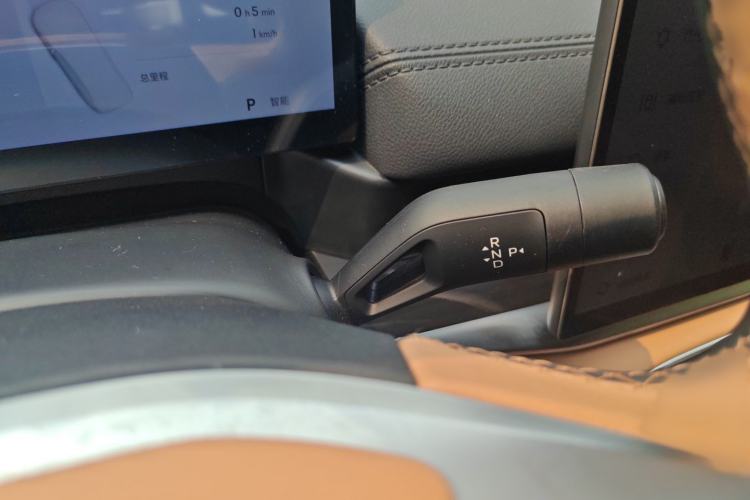 Used Geely Galaxy A7 2025 Model EM-i 150km Starship Edition Gear Lever