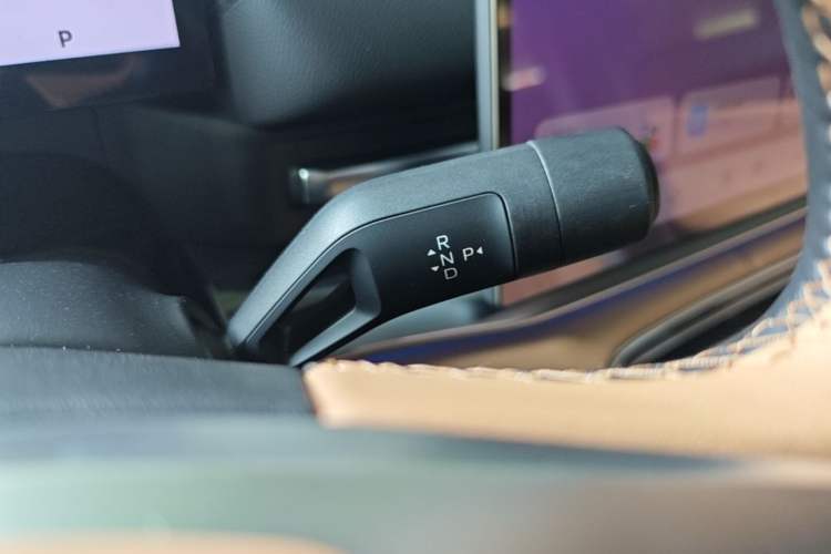 Used Geely Galaxy A7 2025 Model EM-i 150km Starship Edition Gear Lever