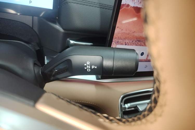 Used Geely Galaxy A7 2025 Model EM-i 150km Starship Edition Gear Lever