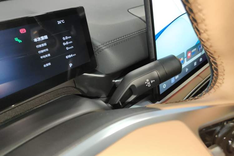Used Geely Galaxy A7 2025 Model EM-i 150km Starship Edition Gear Lever