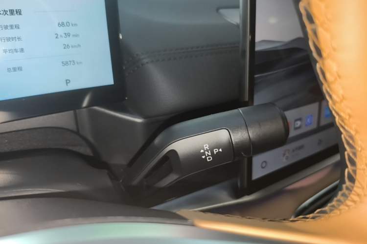 Used Geely Galaxy A7 2025 Model EM-i 150km Starship Edition Gear Lever