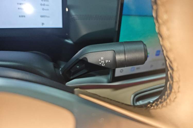 Used Geely Galaxy A7 2025 Model EM-i 150km Starship Edition Gear Lever