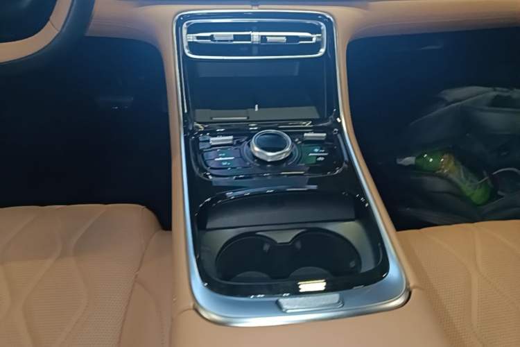 Used Geely Galaxy A7 2025 Model EM-i 150km Starship Edition Gear Lever