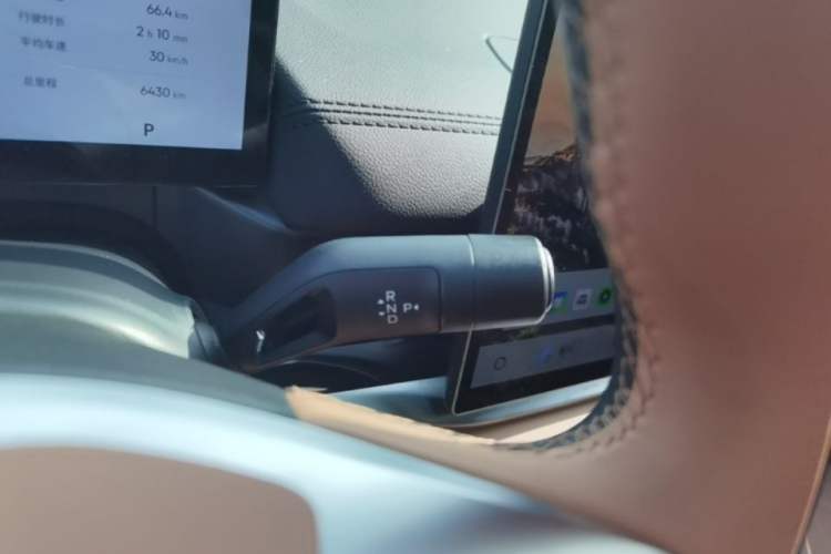 Used Geely Galaxy A7 2025 Model EM-i 150km Starship Edition Gear Lever