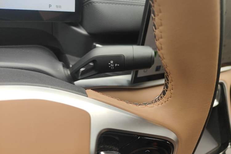 Used Geely Galaxy A7 2025 Model EM-i 150km Starship Edition Gear Lever