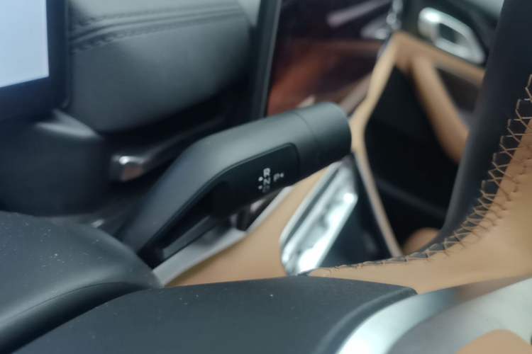Used Geely Galaxy A7 2025 Model EM-i 150km Starship Edition Gear Lever