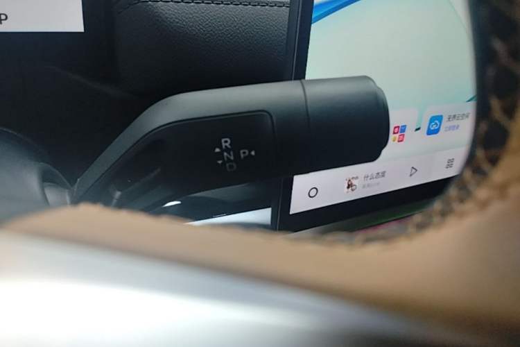 Used Geely Galaxy A7 2025 Model EM-i 150km Starship Edition Gear Lever