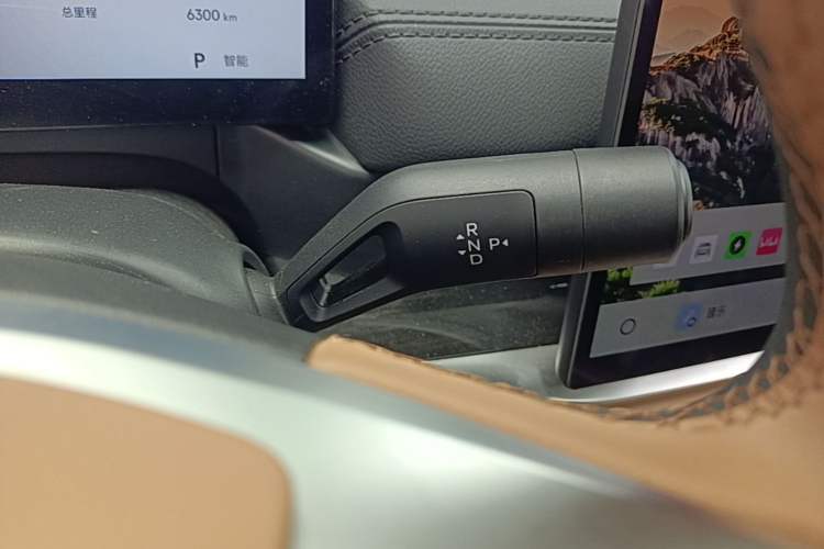 Used Geely Galaxy A7 2025 Model EM-i 150km Starship Edition Gear Lever