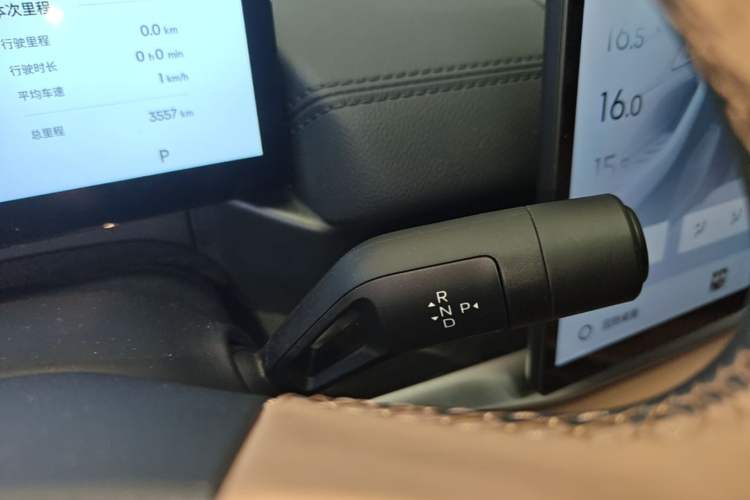 Used Geely Galaxy A7 2025 Model EM-i 150km Starship Edition Gear Lever