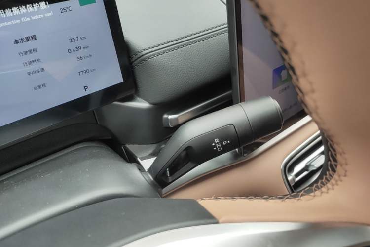 Used Geely Galaxy A7 2025 Model EM-i 150km Starship Edition Gear Lever