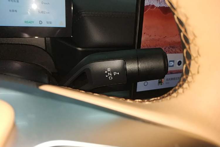 Used Geely Galaxy A7 2025 Model EM-i 150km Starship Edition Gear Lever