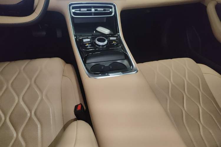 Used Geely Galaxy A7 2025 Model EM-i 150km Starship Edition Gear Lever