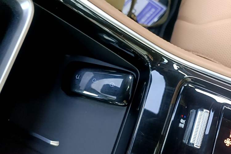 Used Geely Galaxy A7 2025 Model EM-i 150km Starship Edition Interior 1