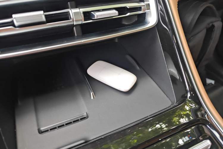 Used Geely Galaxy A7 2025 Model EM-i 150km Starship Edition Interior 1